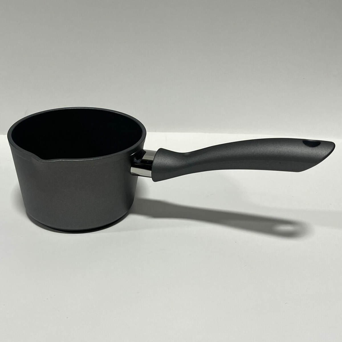 CASSEROLE NON STICK GREY