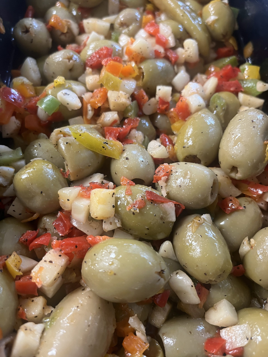 OLIVES KALAMATA PITTED WITH GARLIC PEPPERS
